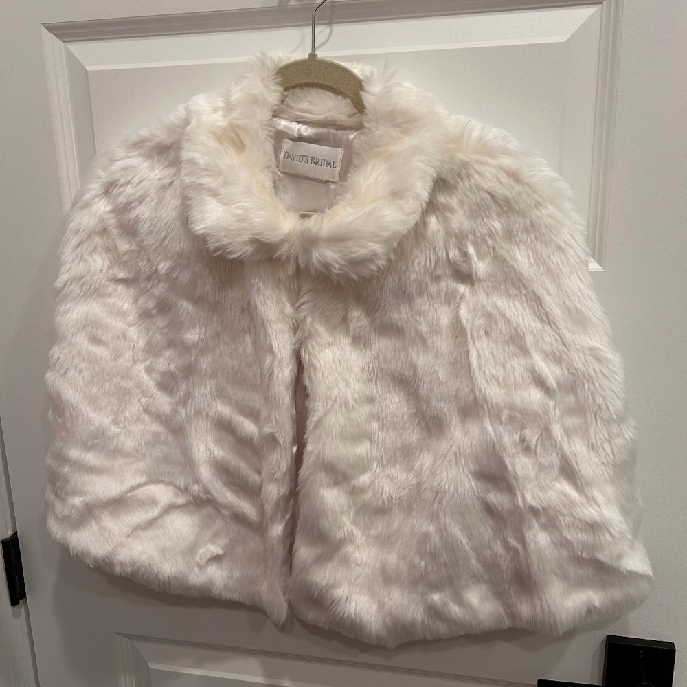 David’s bridal plus size white fur cape 2X3X worn once